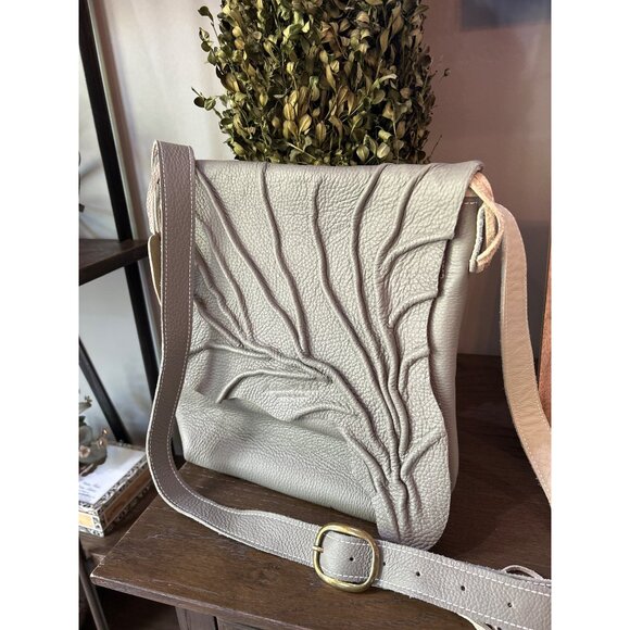 Loriano Tolaini Leather Crossbody Flap Bag Grey - Picture 2 of 13